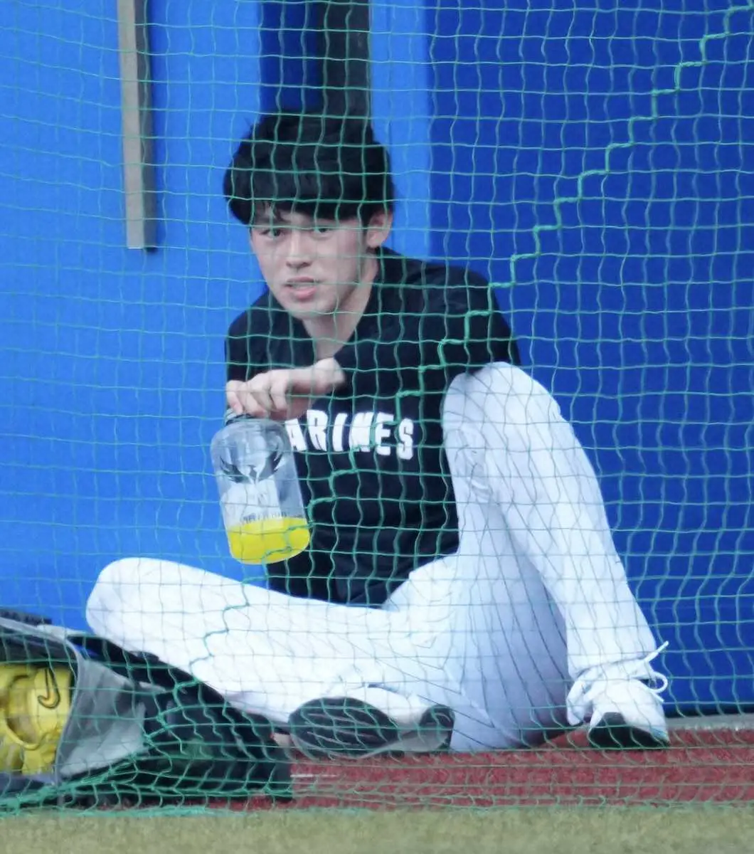 【画像・写真】左脇腹肉離れで離脱中のロッテ・佐々木朗がZOZOマリンでチーム練習合流　29日にブルペンで本格投球