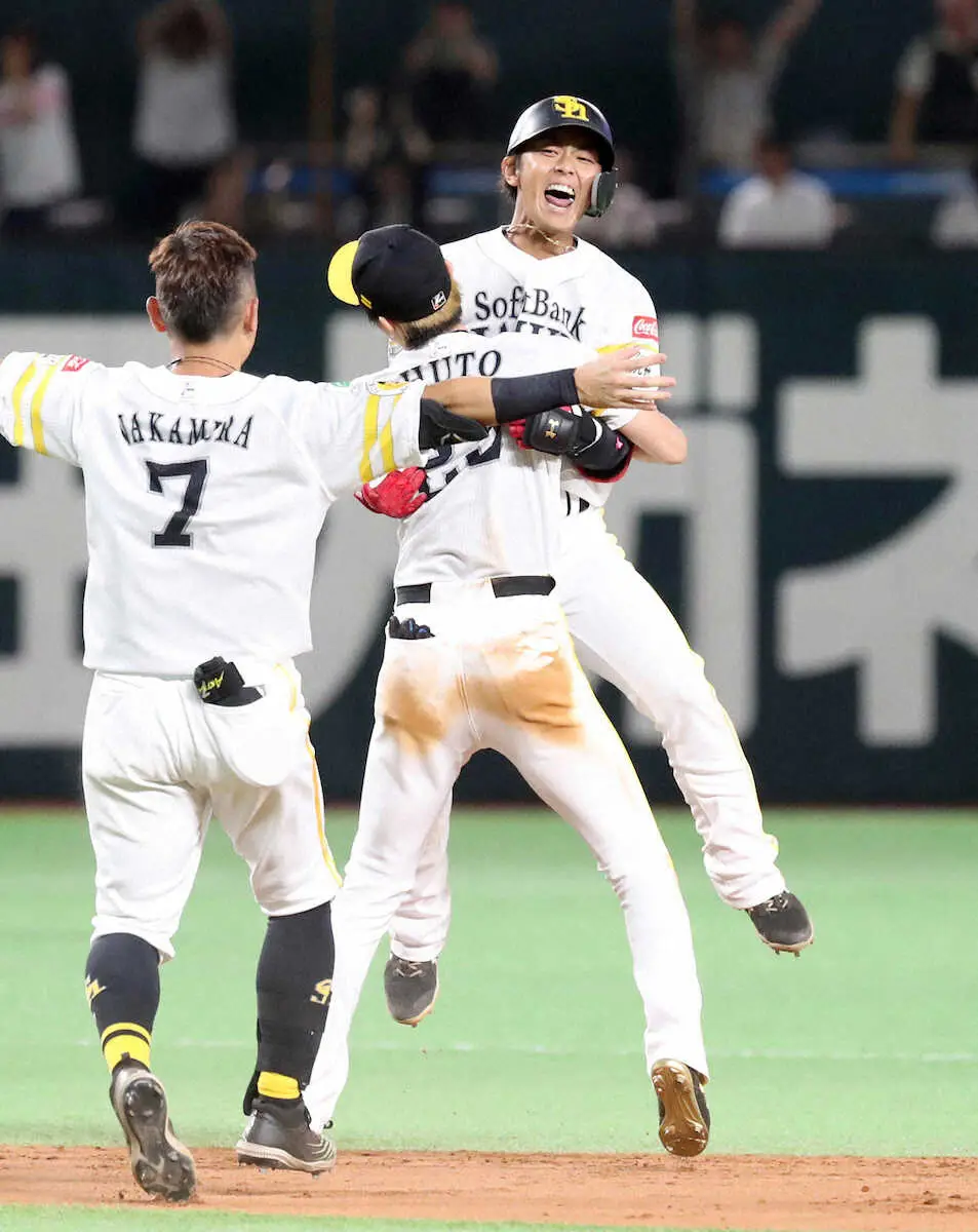 【画像・写真】和田の力投に応えた！サヨナラ打のソフトB・今宮「どうも思わない選手なんて誰もいない」次は白星を