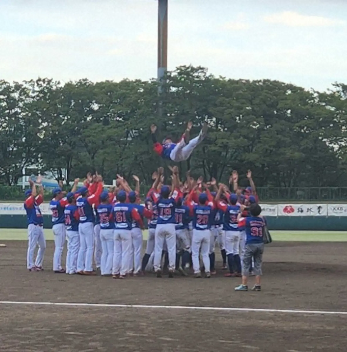 【画像・写真】元ロッテ　引退試合のBC埼玉・清田育宏にロッテ時代の応援歌　試合後は胴上げもされ「気持ち良かった」