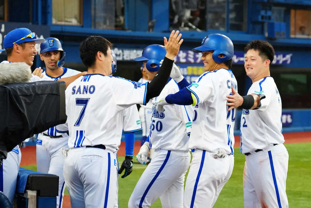 【画像・写真】DeNA、知野の3点差逆転代打満塁ホームランは球団史上初！変則両手「デスターシャ」も披露！