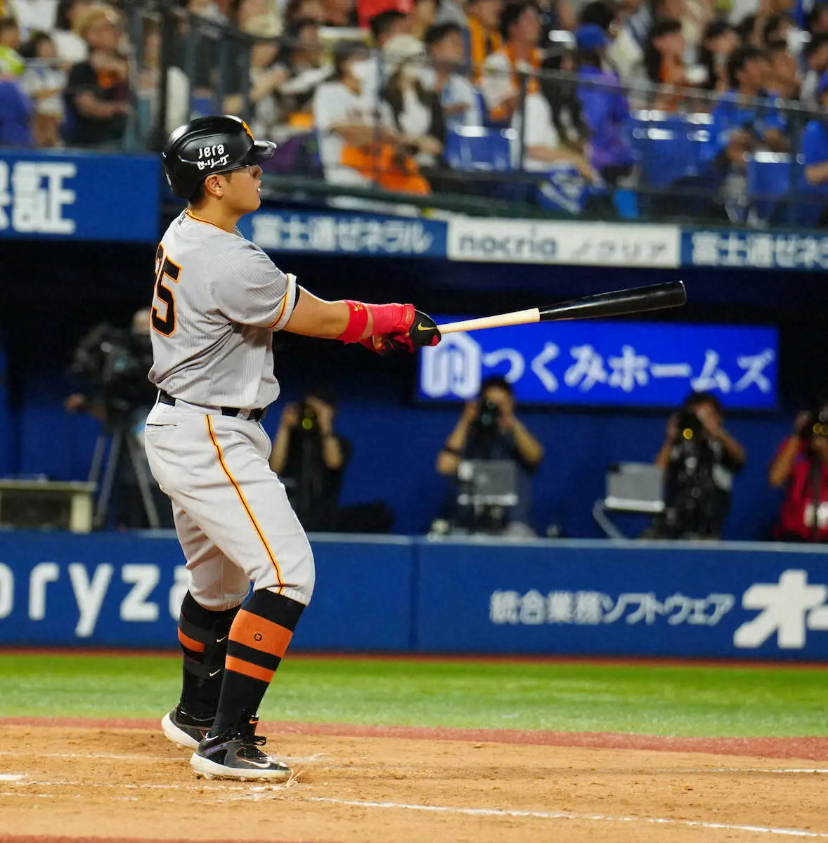【画像・写真】巨人・岡本和真が3戦連発！　負ければ自力CS消滅の一戦で37号ソロ「良かった」1点差に追い上げる