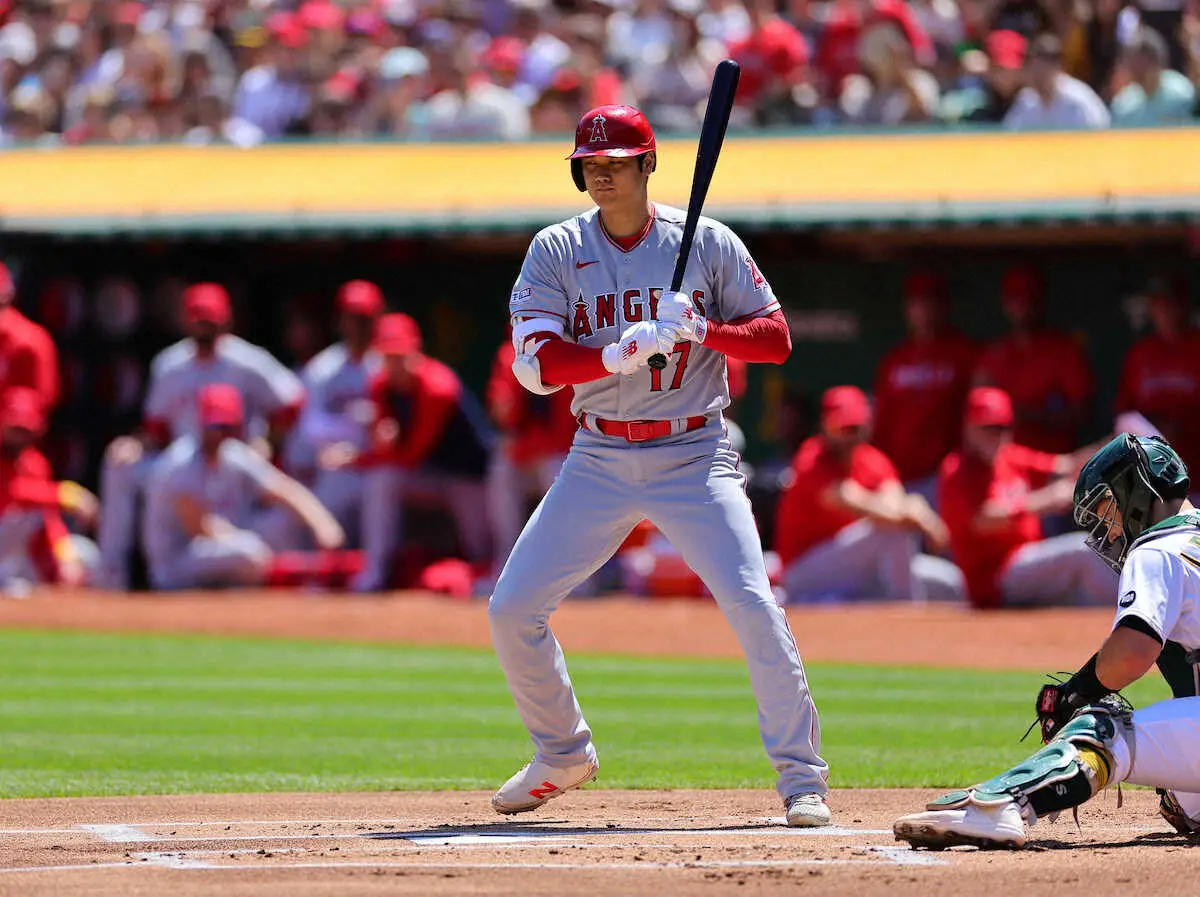 【画像・写真】＜アスレチックス・エンゼルス＞初回、四球で出塁する大谷（撮影・光山　貴大）