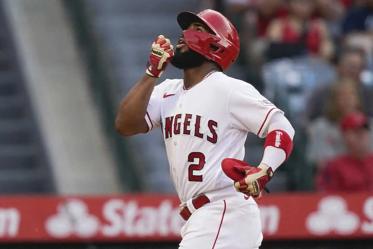【画像・写真】またも野戦病院に…エンゼルスはスタメン外れた大谷翔平に続きレンヒーフォも打席立たず負傷交代
