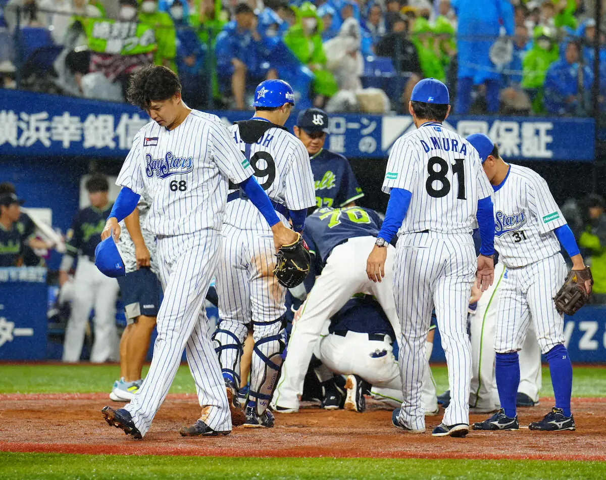 【画像・写真】ヤクルト中村が顔面に死球受ける　マウンドの森原は危険球退場
