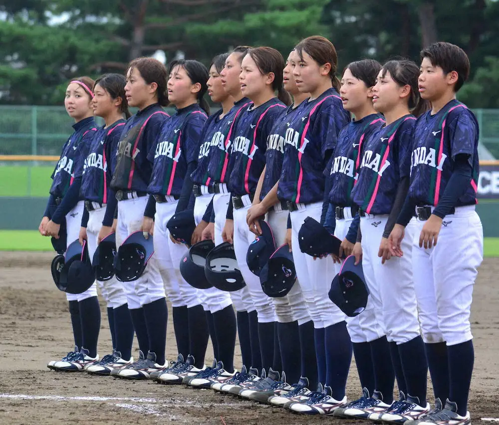 【画像・写真】【女子野球はなまき大会】立ち上げから半年　仙台大・入沢監督「選手たちが楽しんでいるのはいいこと」