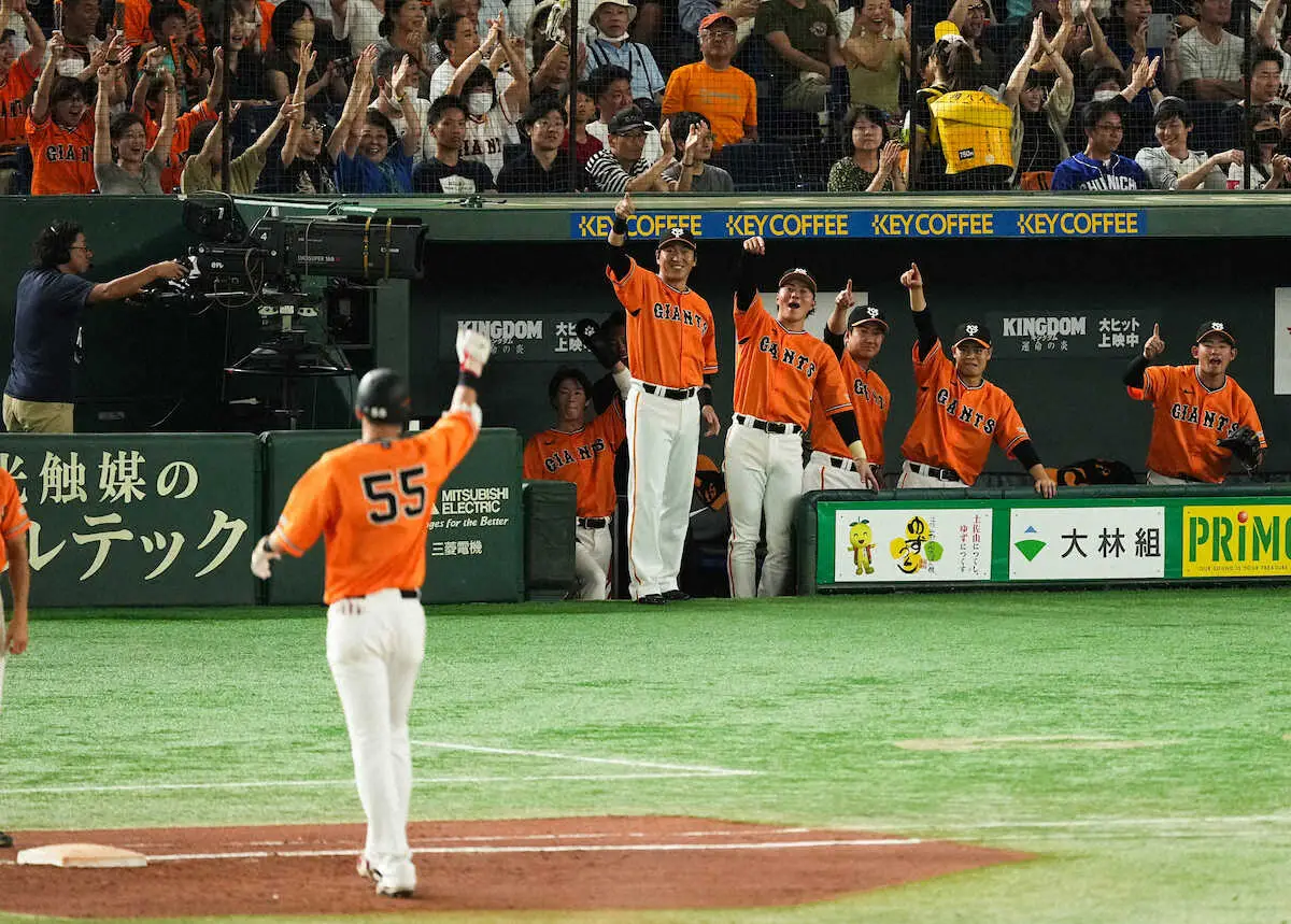 【画像・写真】巨人・秋広が代打で2点適時打　熱血マンツーマン指導の阿部ヘッドに応える