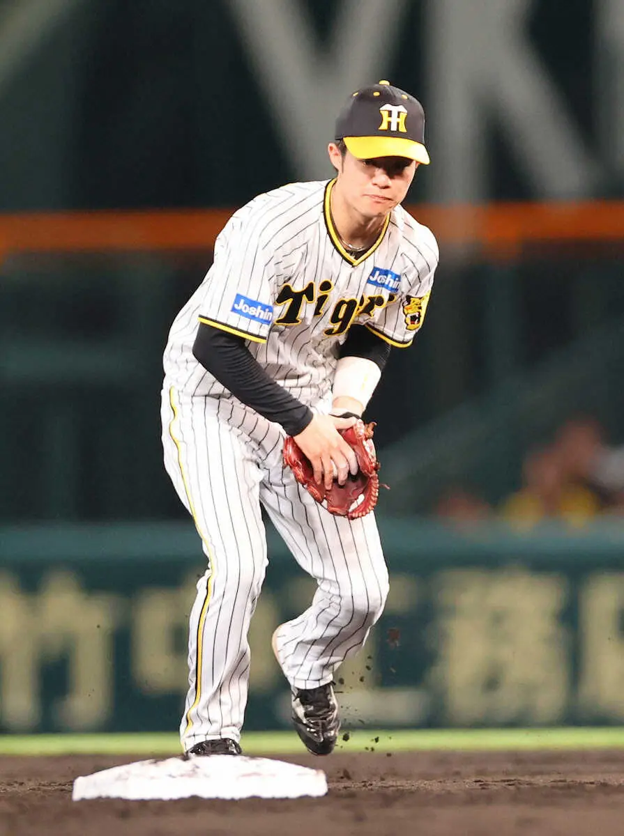 【画像・写真】阪神・青柳　「見たことない」“珍ゲッツー”で危機脱出　ライナーはじくも二塁・中野が直接捕球で併殺完成