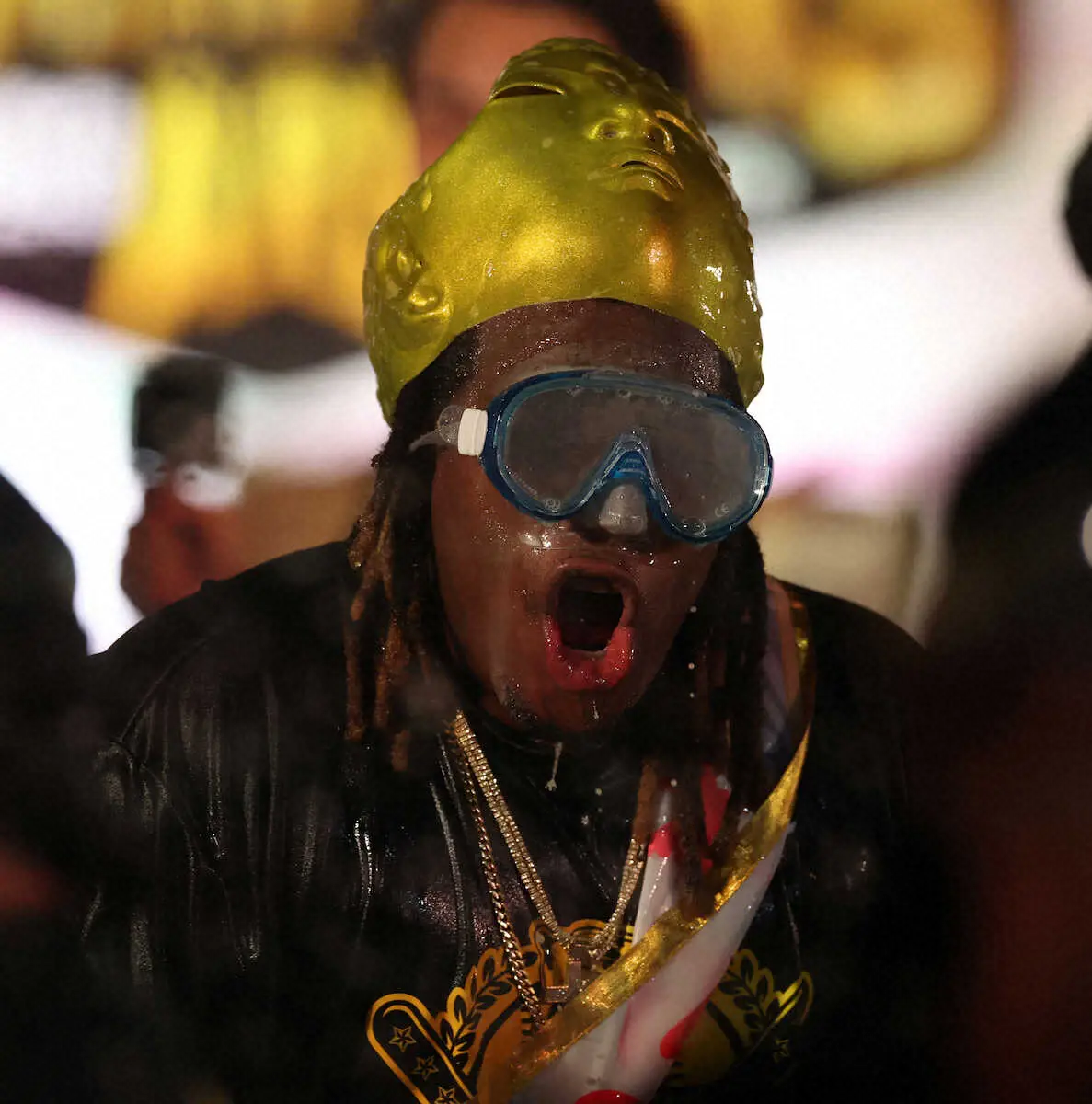 【画像・写真】阪神爆笑ビールかけ「予行演習」岡田監督珍言「ミエちゃん主役ちゃうよ今日は。成績にちなんだ暴れ方して」