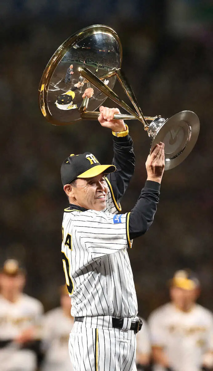 【画像・写真】【内田雅也の追球　優勝特別版】選手の成長に手応えを感じ、岡田監督は辞めようと思っていた