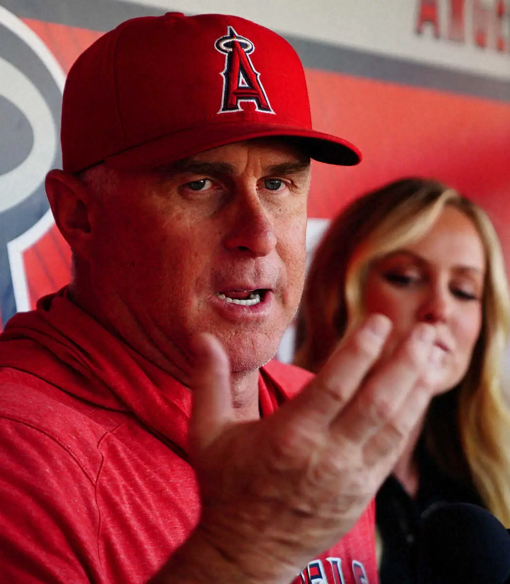 【画像・写真】エンゼルス・ネビン監督　父子対決実現　タイガース所属の息子・タイラー代走で出場