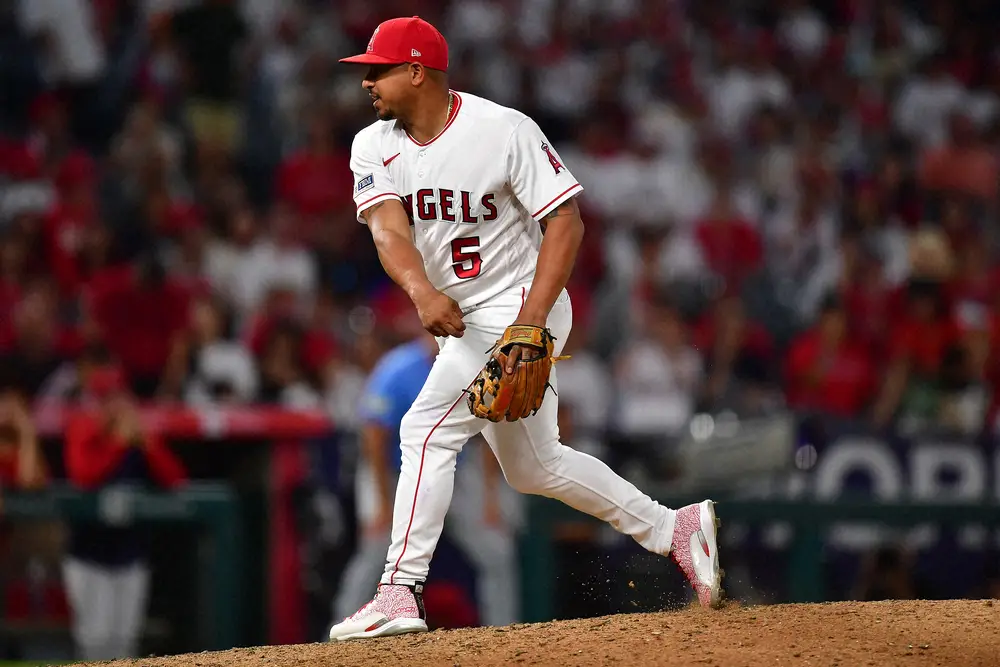 【画像・写真】エンゼルス　8回に大量リード許し、野手・エスコバーが今季3度目の登板　タイガース戦