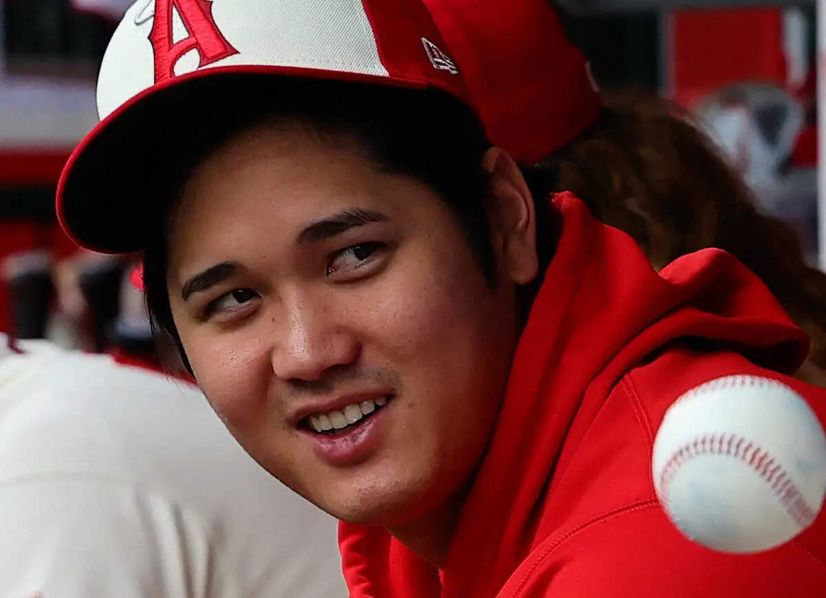 【画像・写真】大谷翔平が2試合連続ベンチに登場　トラウト、グリチェクらと談笑しファンも試合そっちのけで撮影
