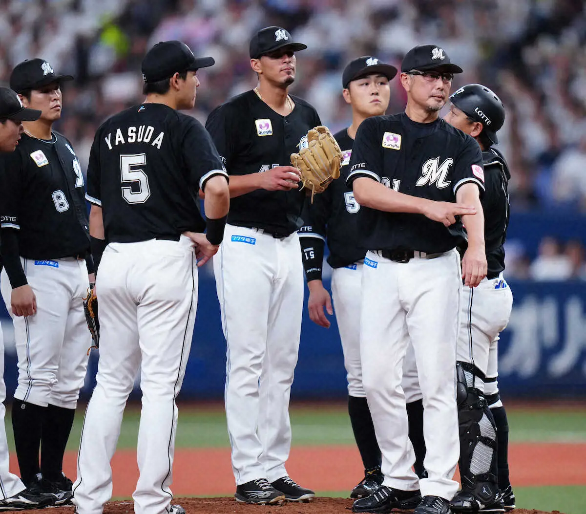 【画像・写真】ロッテ悪夢の1イニング6失点…目前胴上げにナインぼう然　SNSは「悔しさをCSへの糧にして」