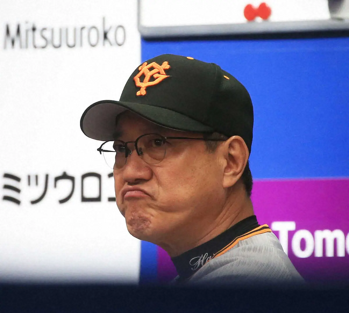 【画像・写真】9月26日DeNA戦9回、ベンチで渋い表情の原監督（撮影・西川　祐介）
