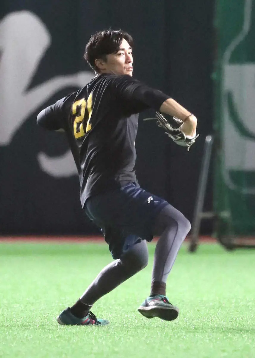 【画像・写真】ソフトB・斉藤和コーチと和田が現役引退の巨人・松田をねぎらう　最大の長所は「一生懸命やる能力」