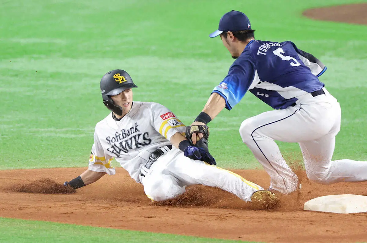 【画像・写真】CS進出争いのソフトバンクにアクシデント…盗塁トップの周東が途中交代　2回の走塁で足に異変か