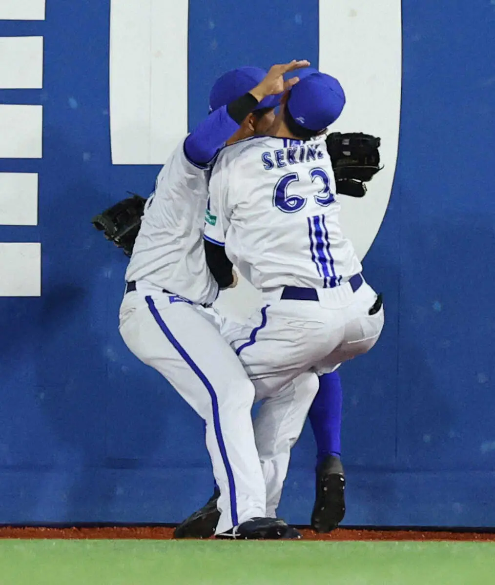 【画像・写真】DeNA・蝦名　関根との接触で負傷交代…右目付近が腫れ上がった姿にネット衝撃「すごい心配」