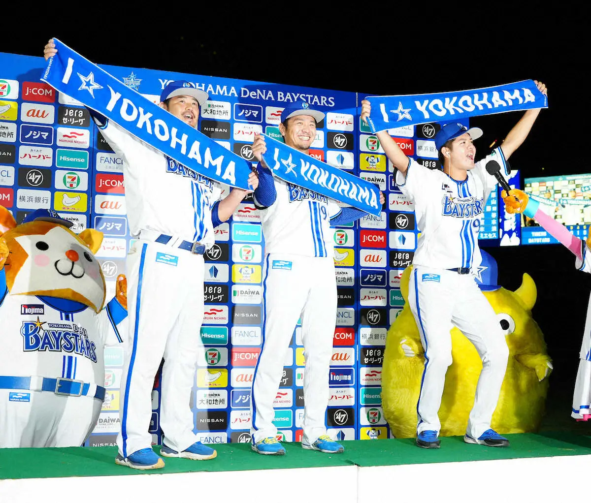 【画像・写真】DeNA・三浦監督　執念の継投で2年連続CS決定！　5回満塁ピンチで育成出身宮城＆石川が三振斬り