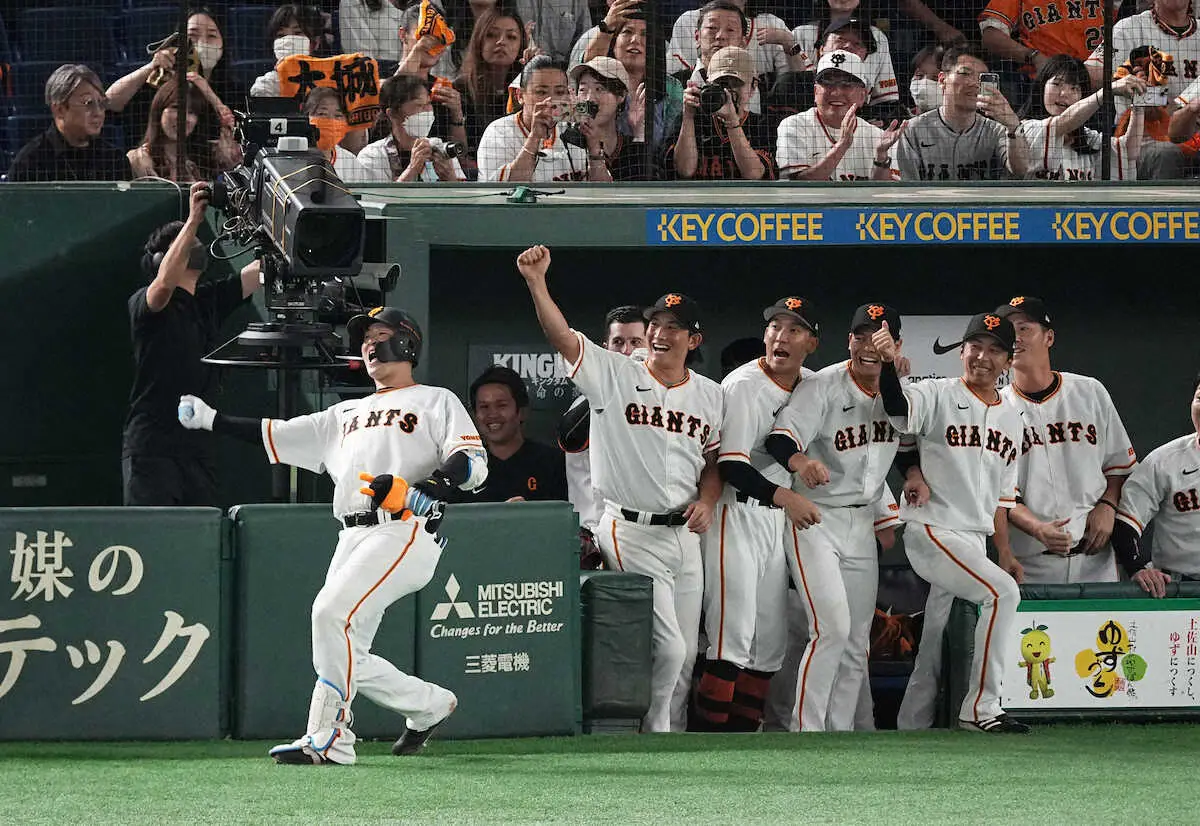 【画像・写真】巨人・岸田　1―0熱男V弾「幸せです！」パフォ打ち合わせは？「誰か打ったらやっていいかな、みたいな」