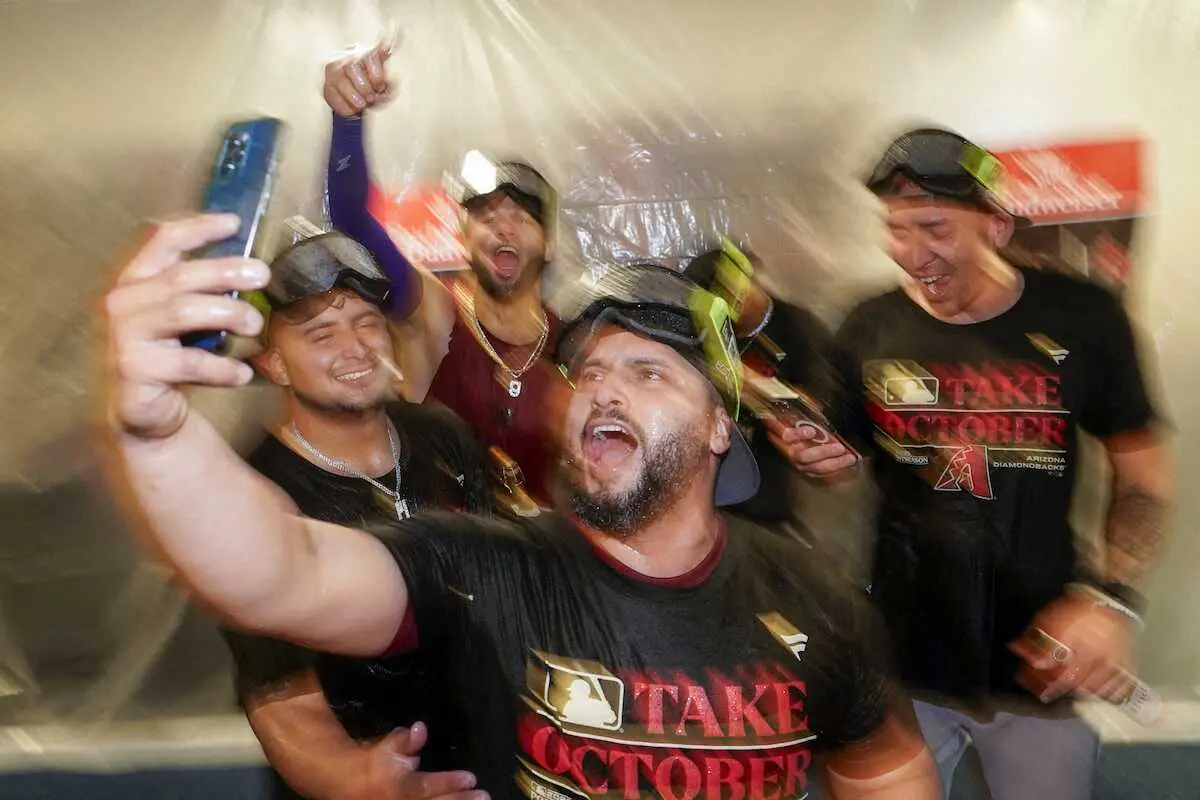 【画像・写真】ダイヤモンドバックス　16年ぶりPO勝ち抜き決めた　6回集中打で逆転