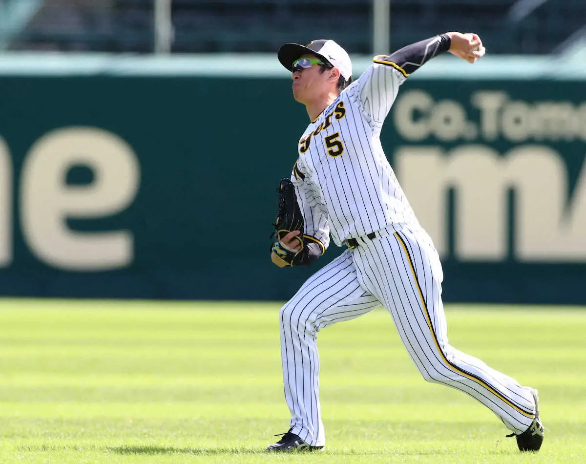 【画像・写真】阪神が2日間の休養日経て甲子園で全体練習再開　4日に死球受けた近本も精力的に汗流す