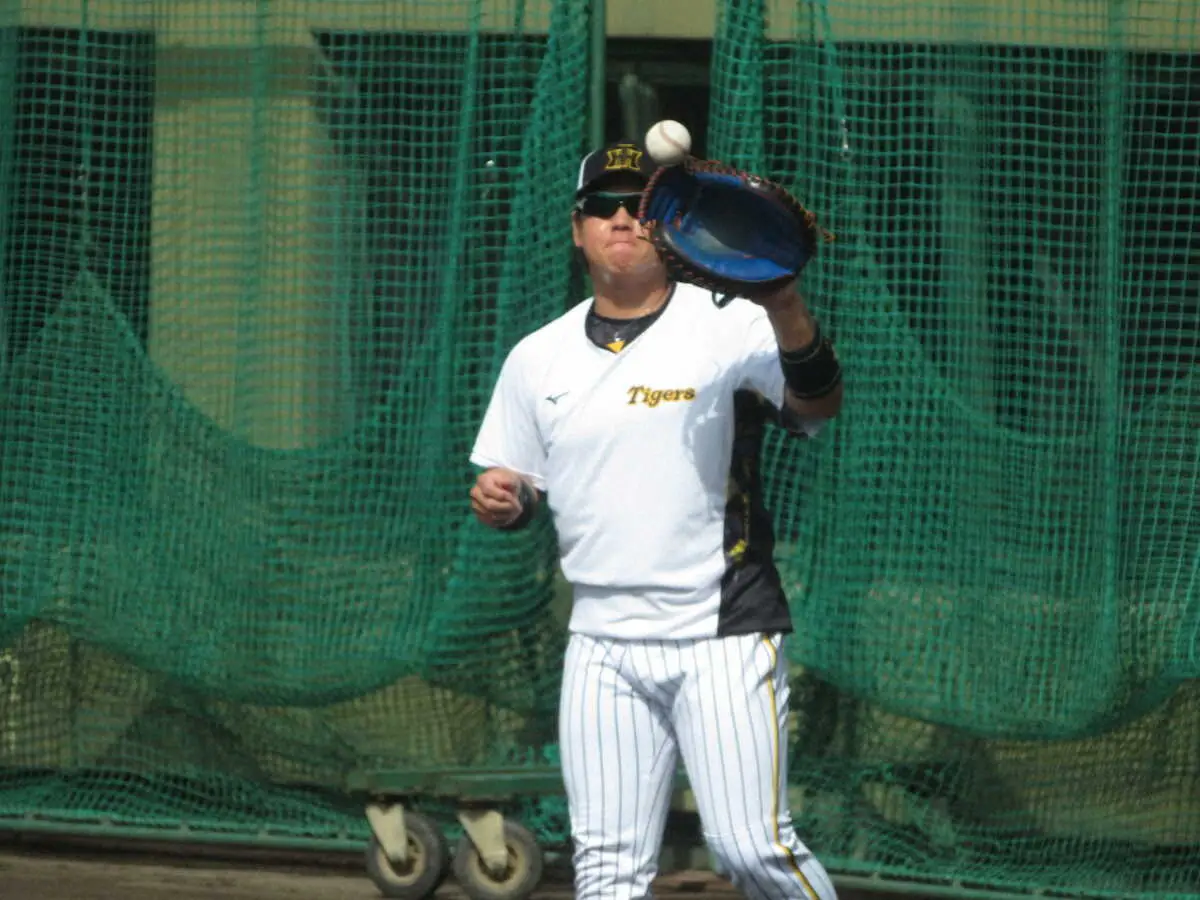 【画像・写真】日本シリーズ諦めん!!阪神・梅野「第一歩目って感じ」本格的なキャッチボール再開　左手首の回復順調