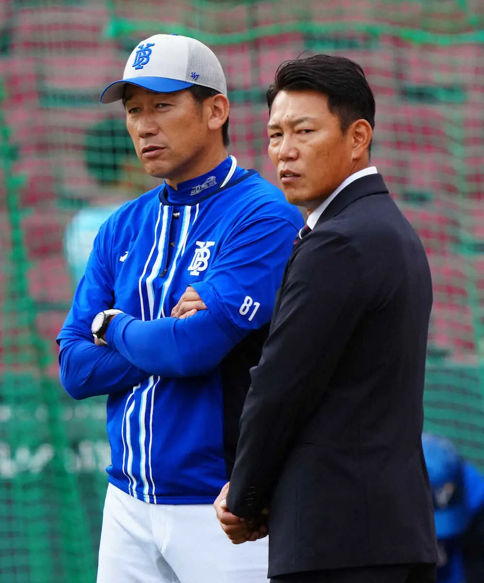 【画像・写真】侍ジャパン・井端監督がマツダスタジアム訪問　新井、三浦両監督にあいさつ　DeNA・牧は代表候補