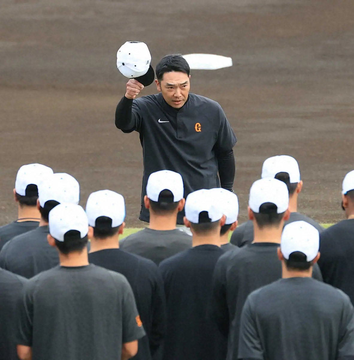 【画像・写真】巨人　阿部慎之助新監督体制で秋季練習開始「皆が悔しい思いをした。僕も変わるし、皆も変わってほしい」