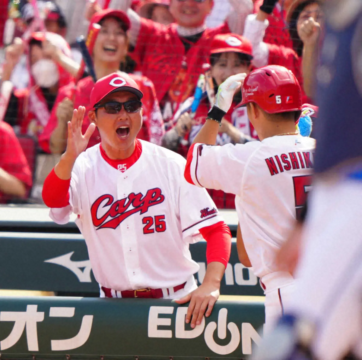 【画像・写真】広島・西川龍馬　今永から先制ソロ！　山本浩二×鈴木誠也のサプライズ始球式でマツダ興奮MAX