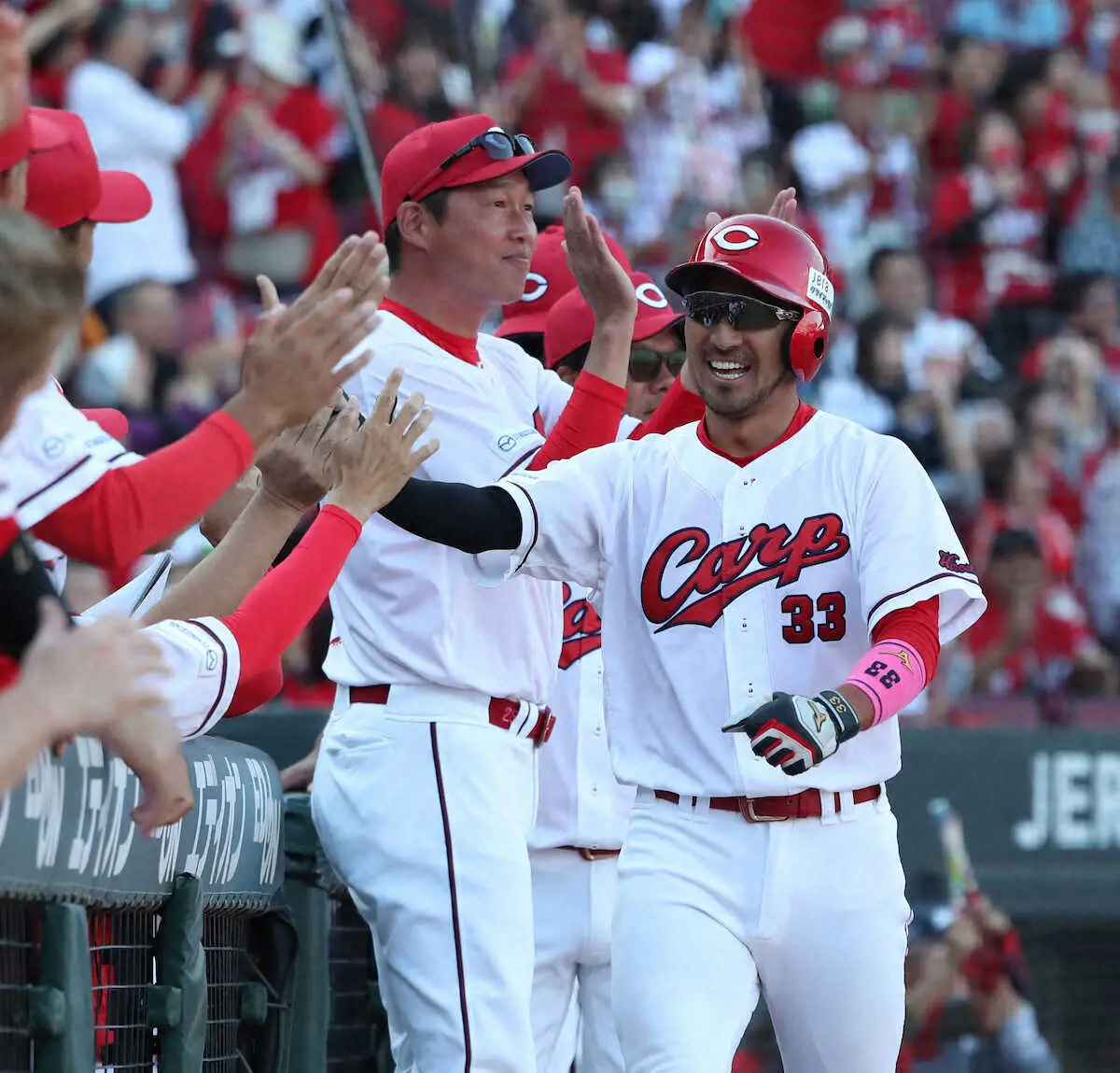 【画像・写真】広島が連勝でCSファイナルS進出！新井監督の采配ズバリ　代打・田中が8回V打、代打・末包はCS1号