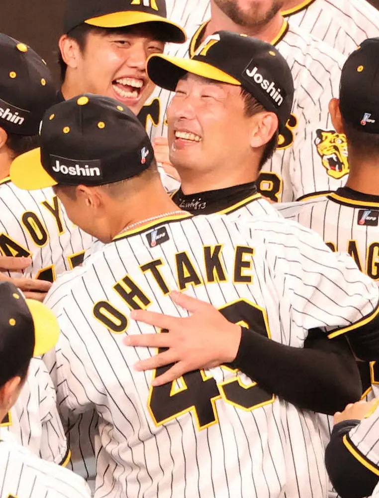 【画像・写真】阪神・岩崎、大竹に日本一の景色を　タイトル消してしまった最終戦胸に「見せたいですよね」