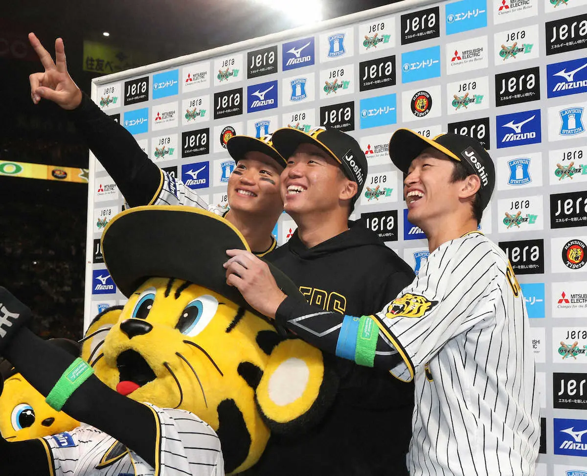 【画像・写真】阪神・村上の一打呼んだ　同郷の大先輩・近本の打撃用手袋