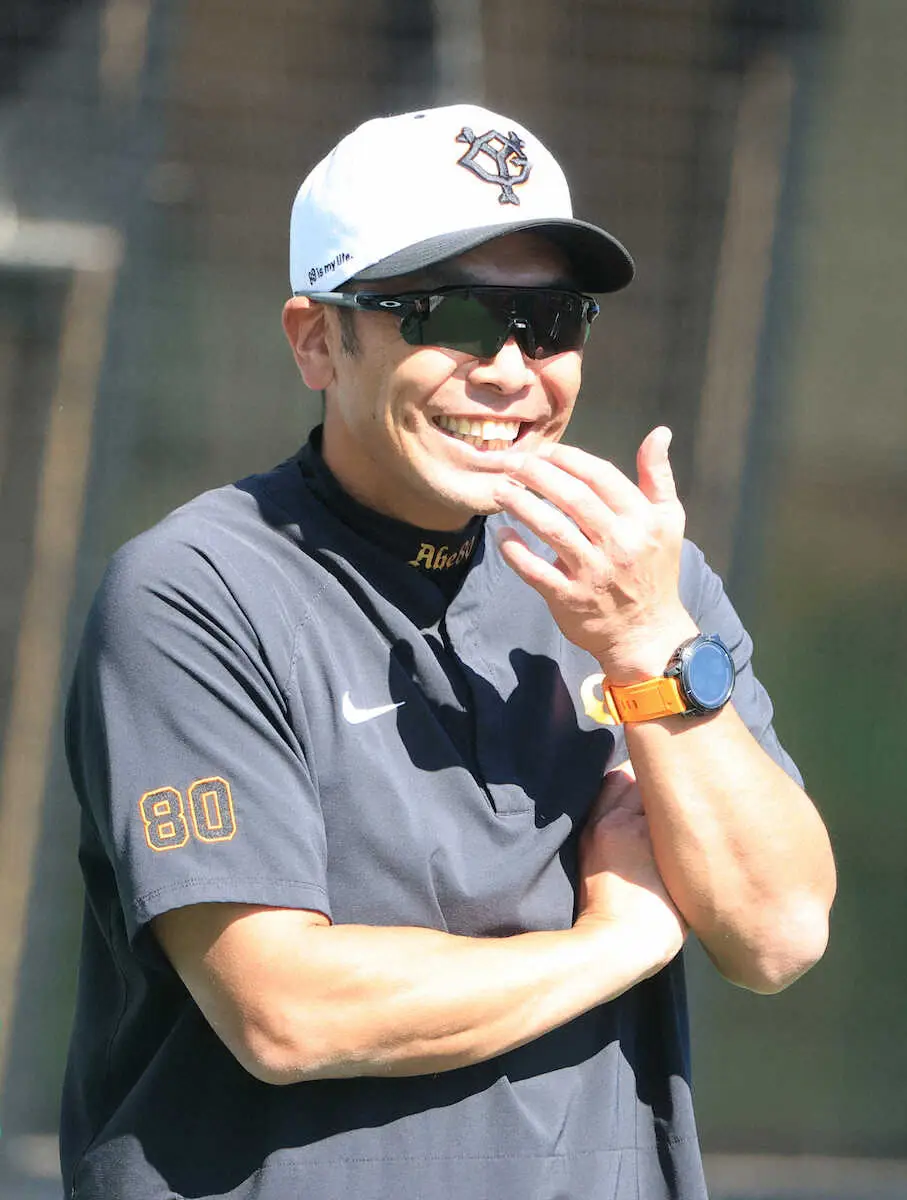 【画像・写真】巨人・阿部監督　育成4位・中田歩に期待「凄いね。力が」　マンツーマンで打撃指導