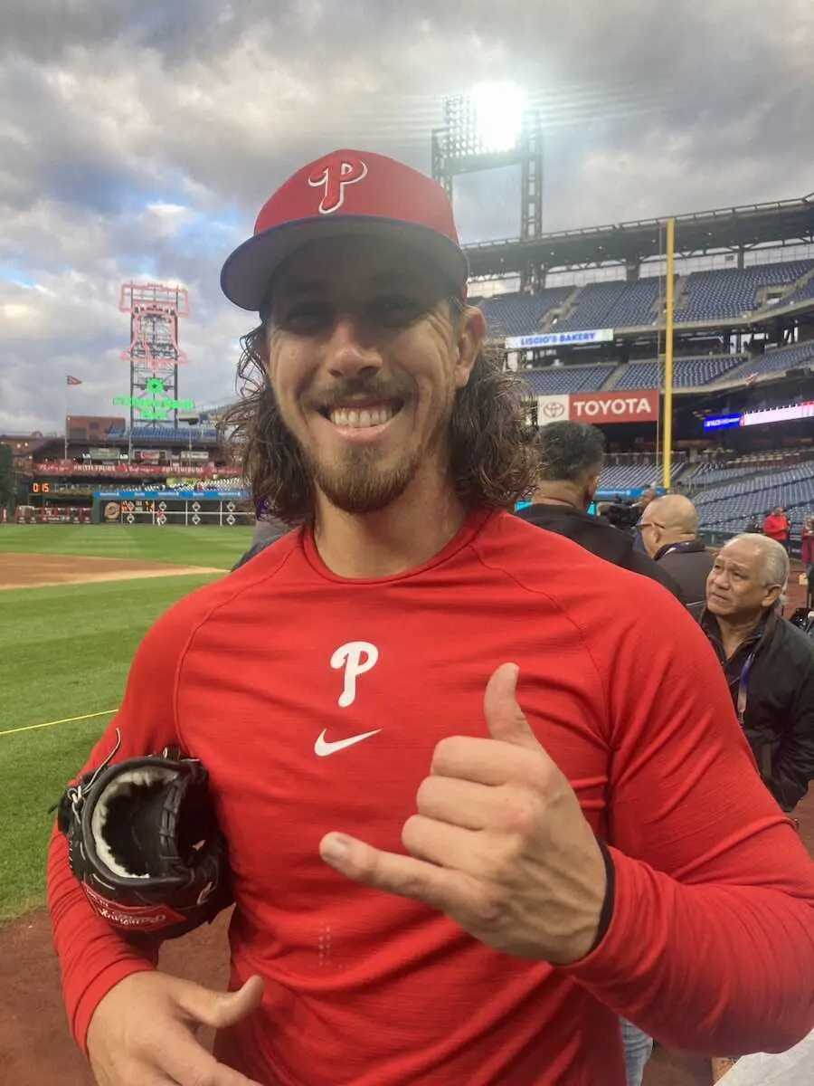 【画像・写真】フィリーズ右腕ロレンゼンの宝物は大谷のサイン入りVansスパイク「翔平は稀有な選手」