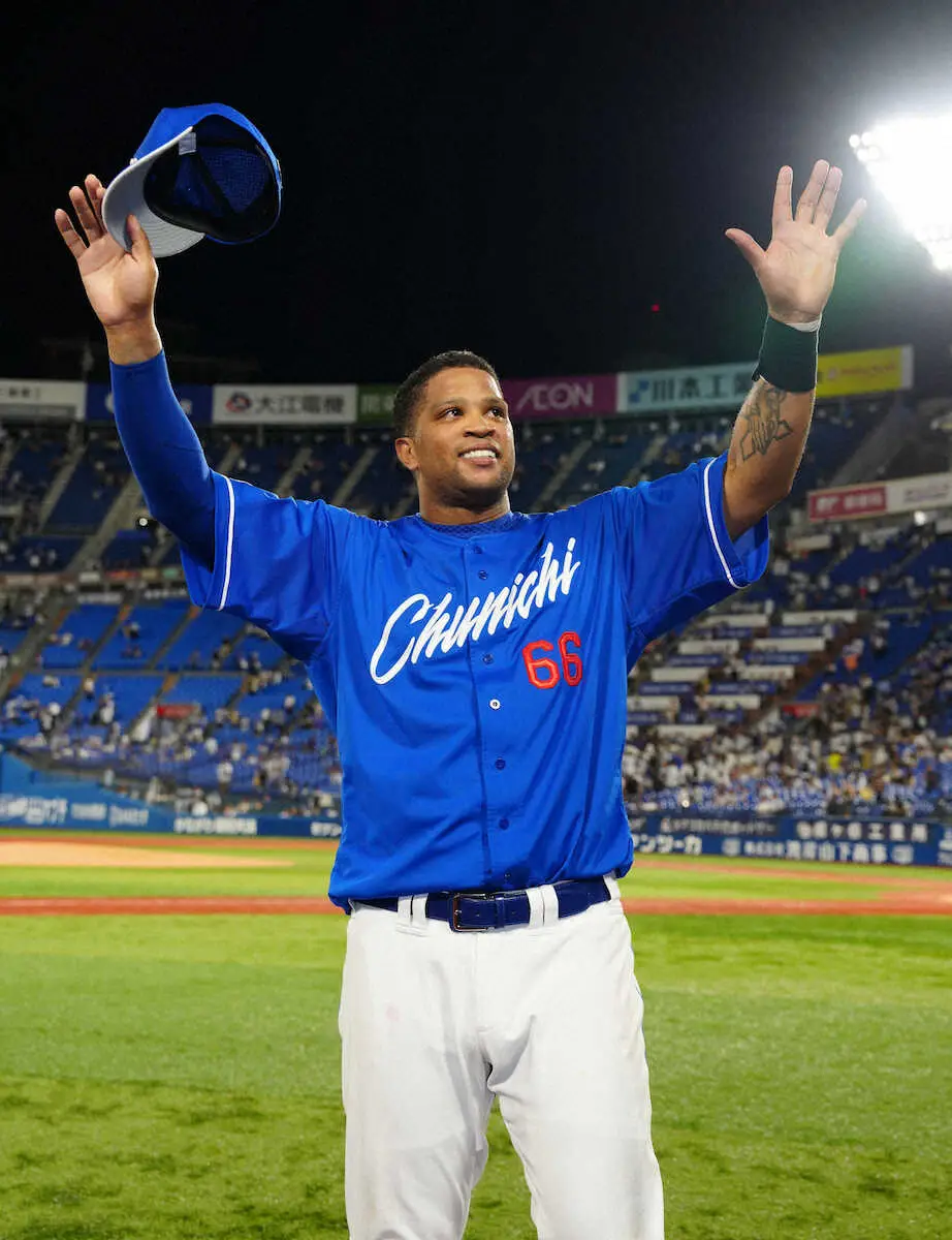 【画像・写真】中日・ビシエド