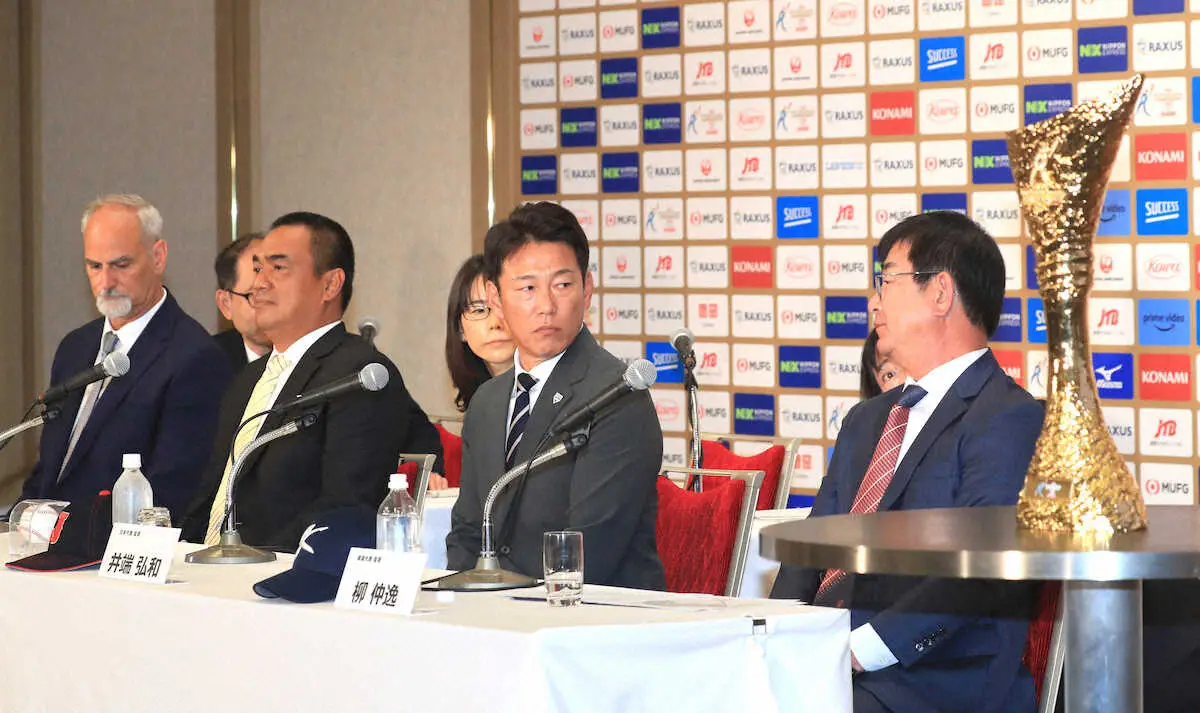 【画像・写真】侍・井端ジャパンと対戦　韓国監督が世代交代成功に自信「優勝を目指したい」3カ国指揮官会見