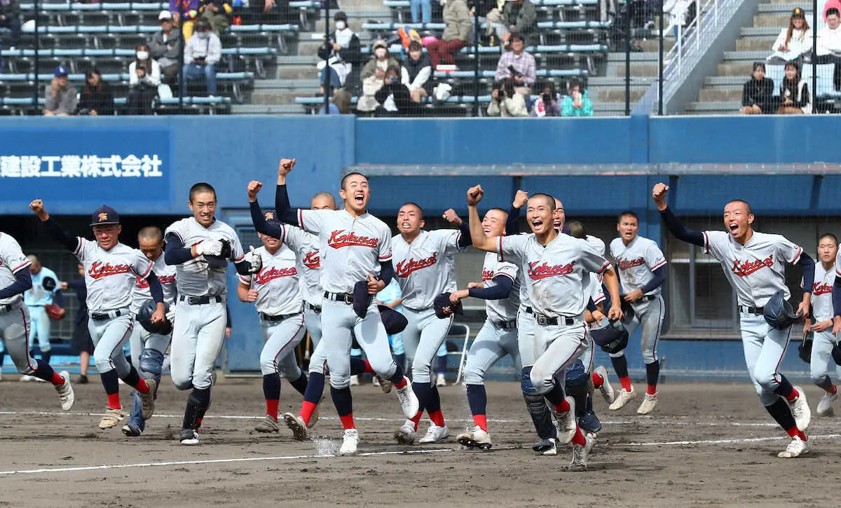 【画像・写真】京都国際が近江を下して来春の選抜出場確実　5番・清水が左前へサヨナラ打