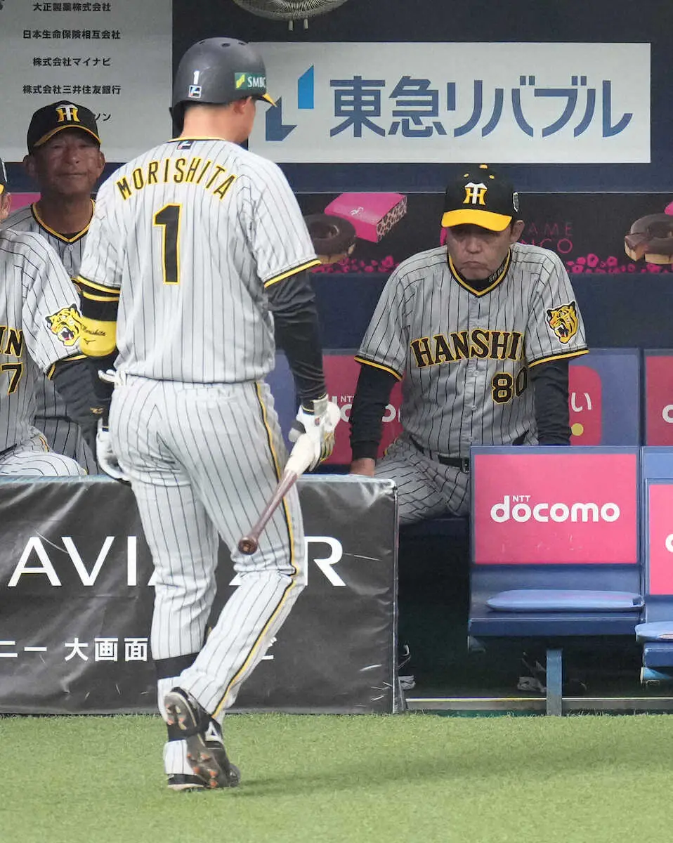 【画像・写真】阪神・岡田監督　第1戦に続いて森下に怒、怒「ガクッとくるもんな。打者は打つだけとちゃうからなあ」