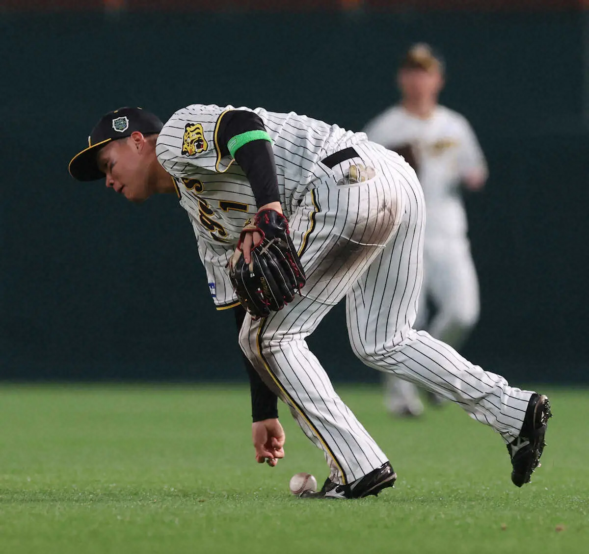 【画像・写真】阪神が痛恨のダブルエラー　直前の近本の“トリックプレー”も一瞬…悪夢の失点