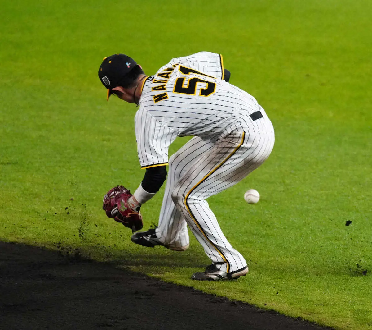 【画像・写真】阪神・中野＆森下が7回に予想もしないミス　球団史上最多のシリーズ8失策
