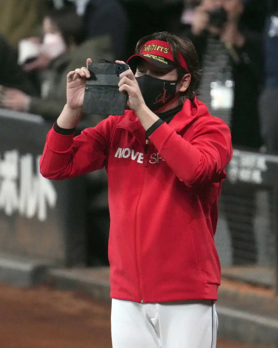 【画像・写真】日本ハム秋季キャンプに1万2500人来場　新庄監督興奮「こんなに入ると思わなかった」　守備練習に歓声