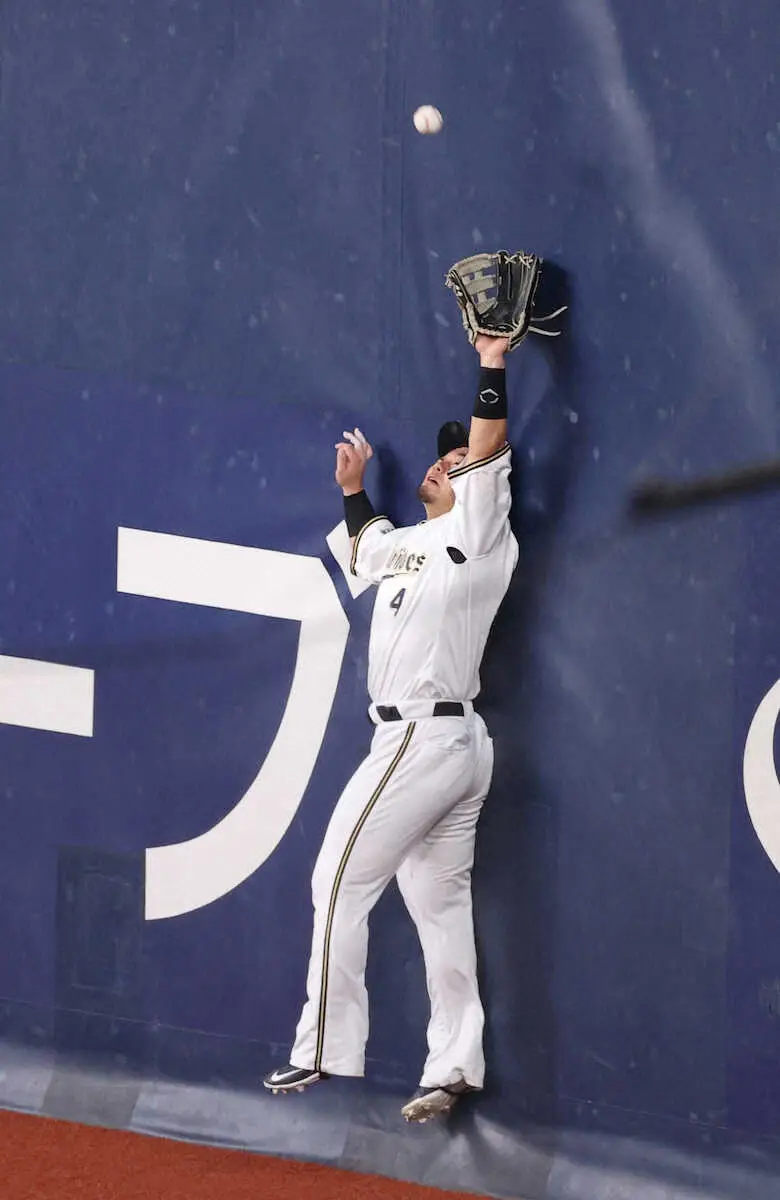 【画像・写真】オリックス・森がスーパーキャッチで山本のピンチ救う　虎党も拍手「敵ながらあっぱれ」