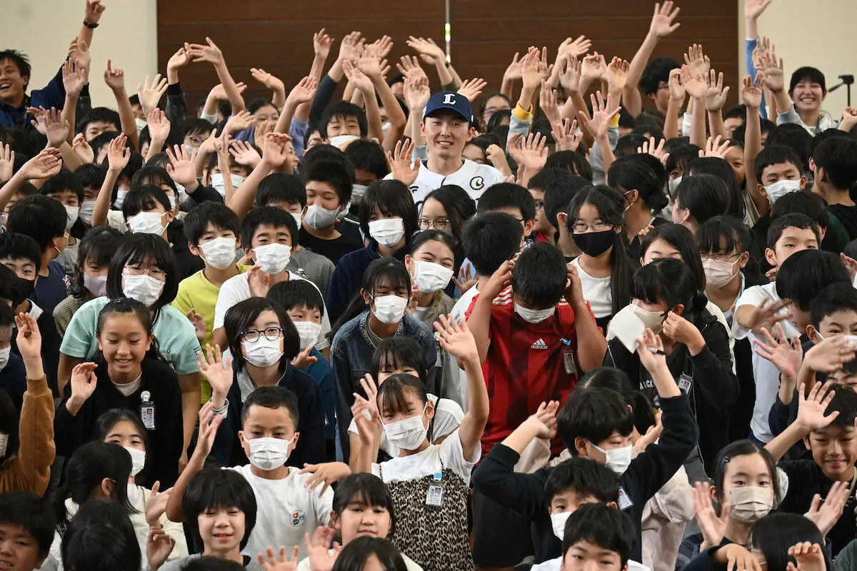 【画像・写真】西武・源田壮亮が所沢小学で講演「夢はライオンズで日本一になること」