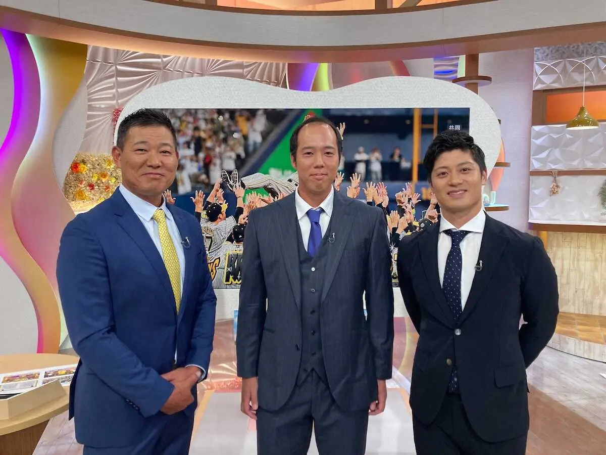 ABCテレビ「newsおかえり」に出演した（右から）坂本、青柳、福留氏（球団提供）