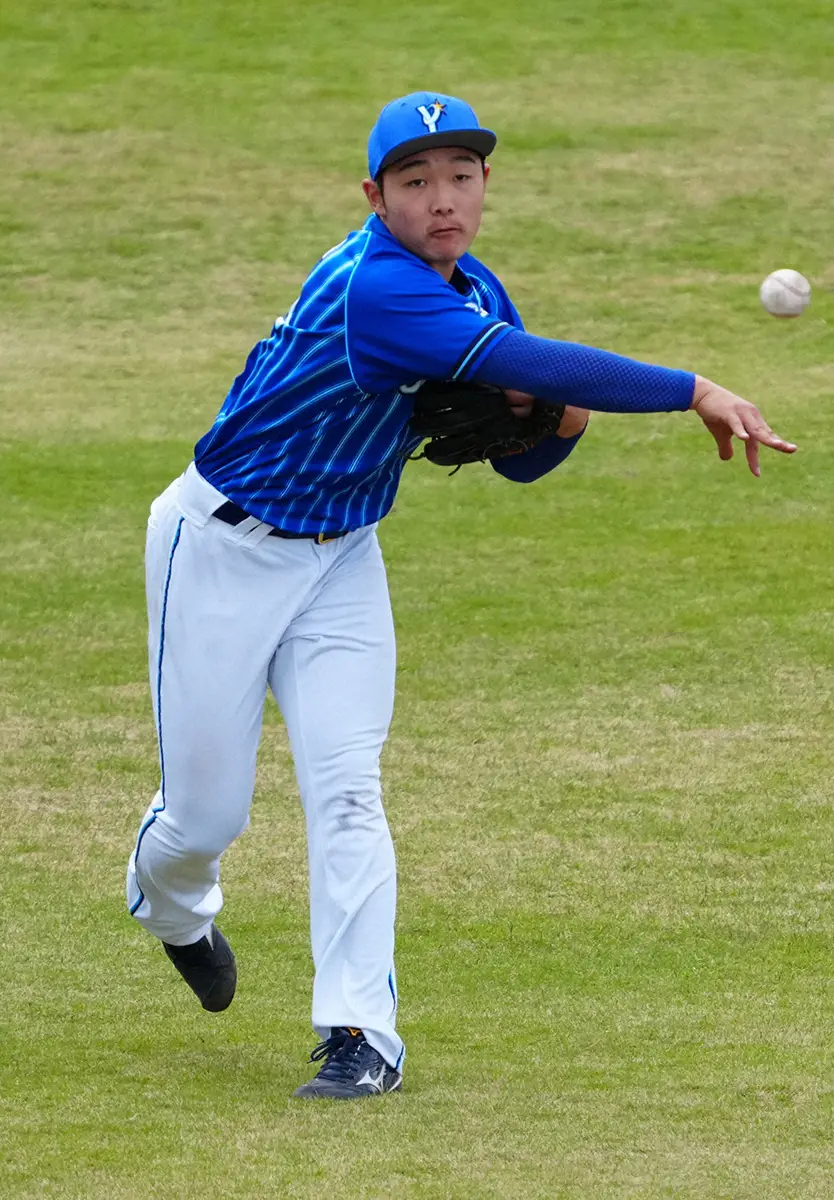 【画像・写真】DeNAの支配下選手の小深田と粟飯原が来季育成契約へ