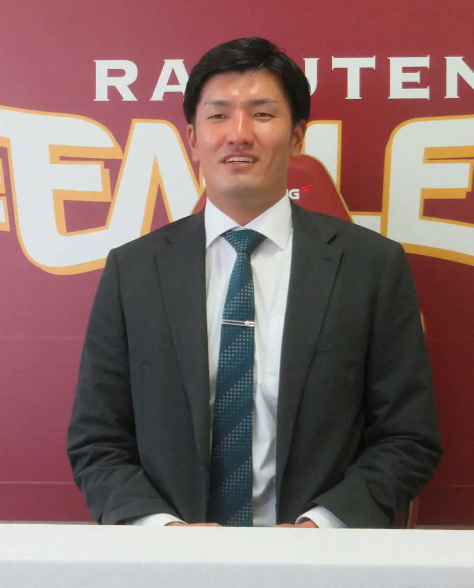 【画像・写真】楽天・弓削　20万円減でサイン　左キラー進化し「リアル・ランディ」に！