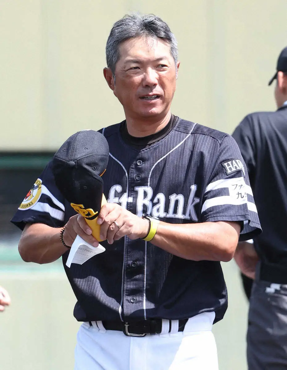 【画像・写真】ソフトバンク・小久保監督「オフに課題を克服して」　野手キャンプを総括