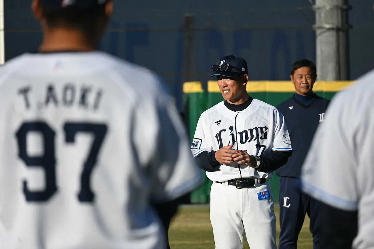 【画像・写真】西武・松井監督　来季巻き返しへ「個」に手応え　秋季キャンプ打ち上げ