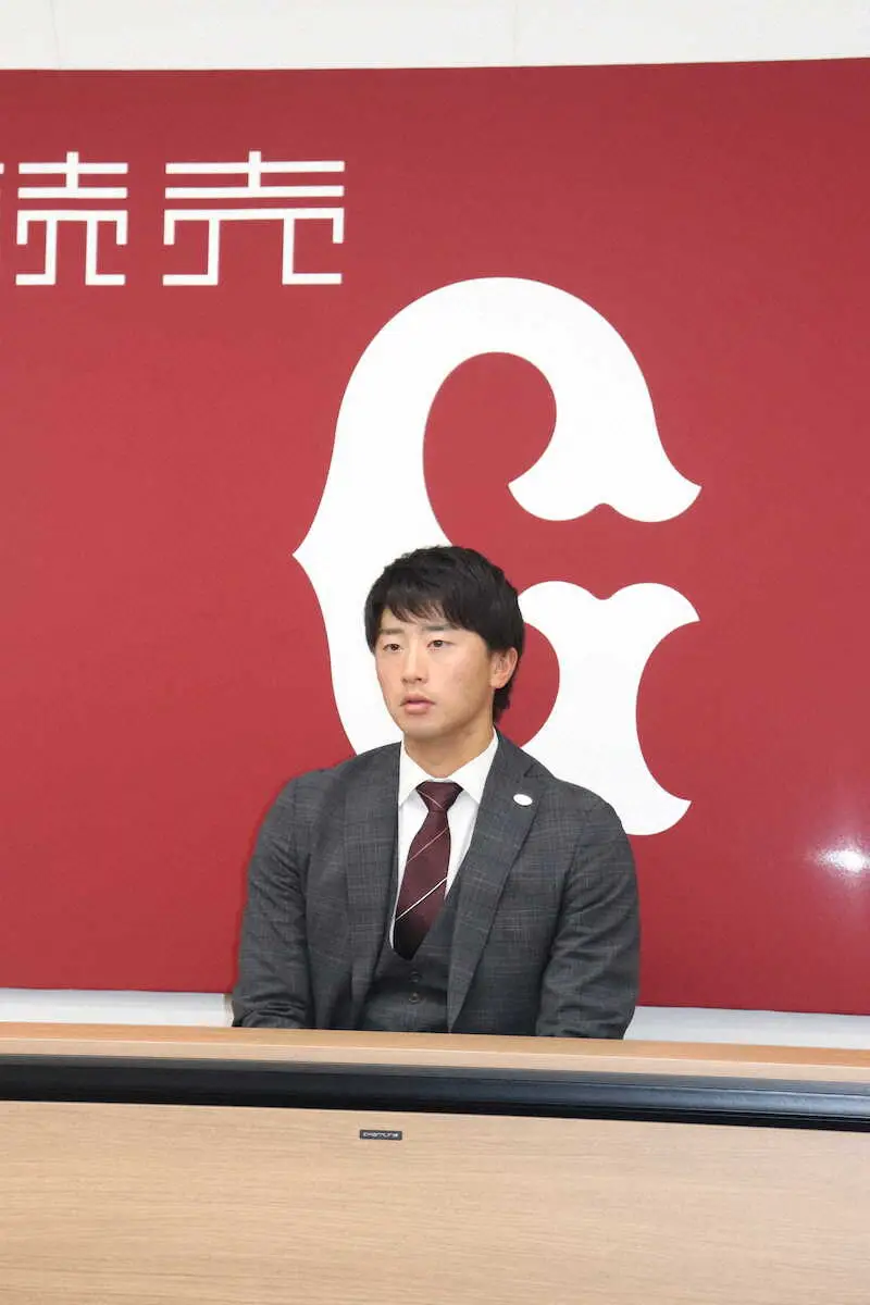 【画像・写真】巨人・直江　440万円増でサイン　先発ローテ入りへ　「体を強くしていきたい」