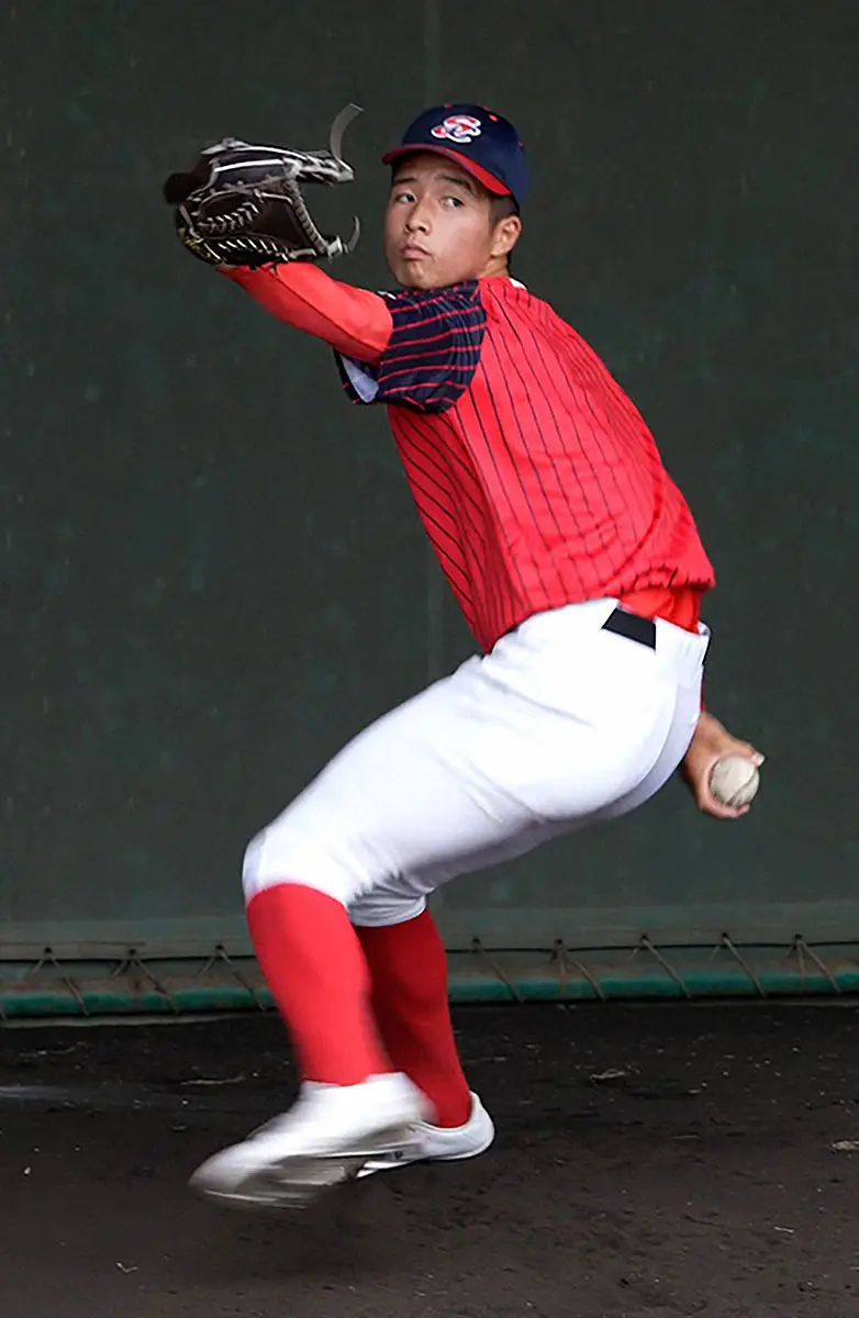 【画像・写真】オリックス　ドラフト2位・河内と仮契約　最速150キロ右腕はスライダーも魅力「将来はエースに」